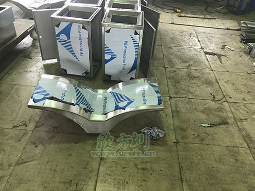 由手藝精湛的焊工師傅焊接，打磨師傅全程手工打磨而成。