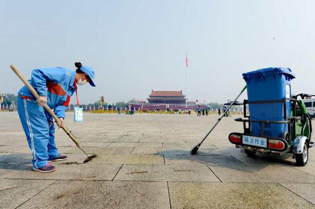 北京天安門廣場移動果皮箱替換固定垃圾桶