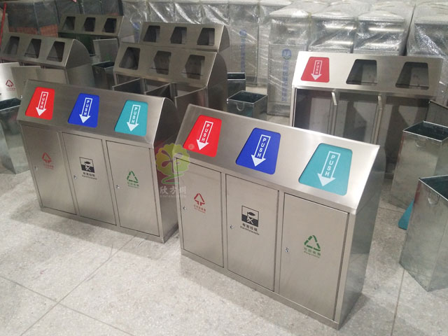 不銹鋼三聯(lián)推蓋環(huán)保垃圾箱