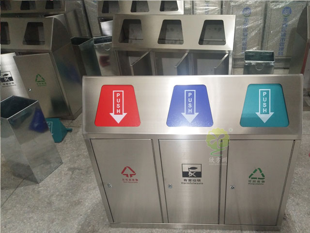 不銹鋼三聯(lián)推蓋環(huán)保垃圾箱