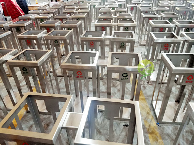 地鐵站方形可視分類垃圾箱