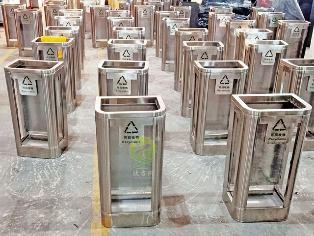 地鐵站透明分類果皮箱