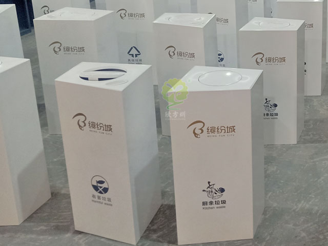 商場果皮垃圾箱