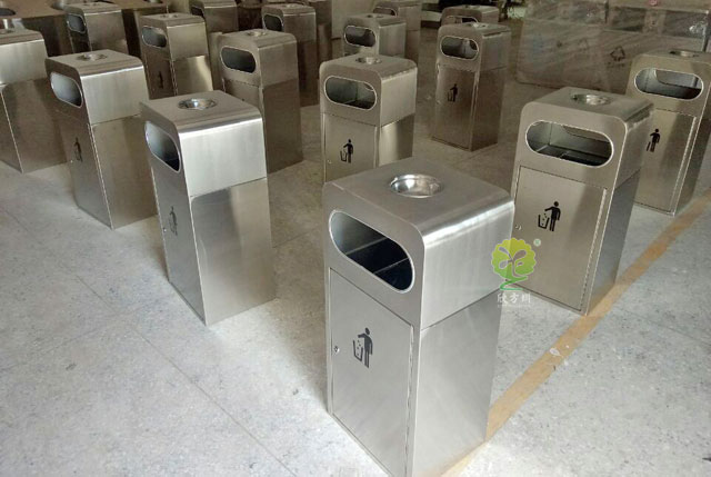 方形垃圾箱還是不銹鋼材質(zhì)好