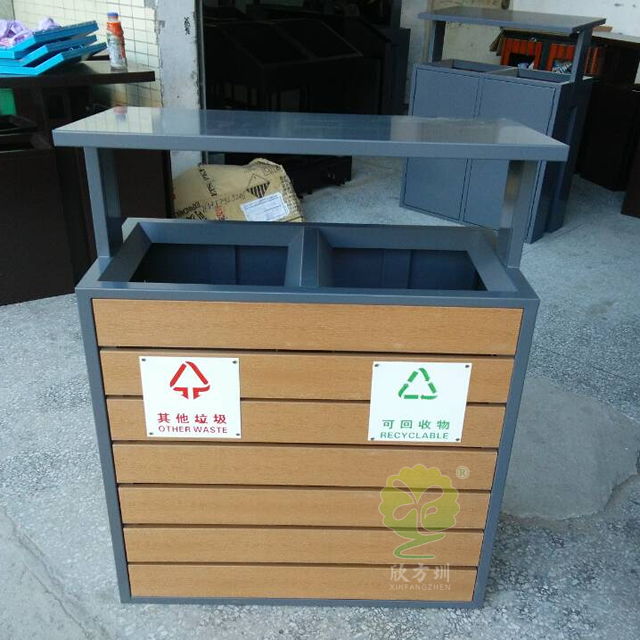 街道兩分類鋼木垃圾箱