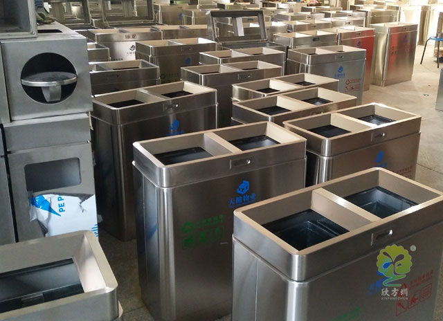 環(huán)保果皮箱生產(chǎn)圖