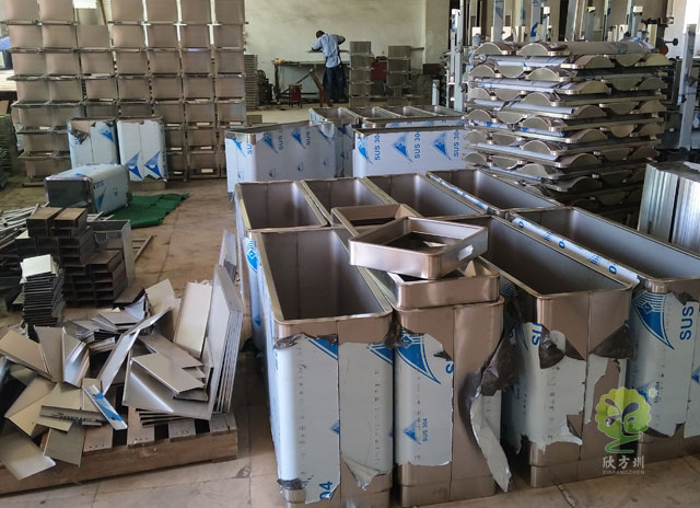 環(huán)衛(wèi)垃圾箱工廠圖