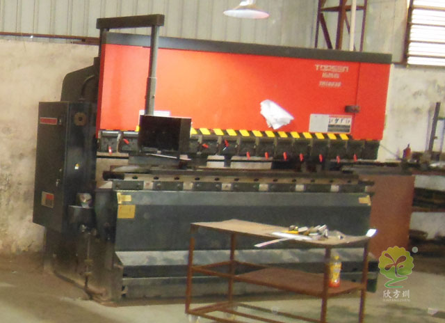 環(huán)保垃圾桶生產(chǎn)設(shè)備